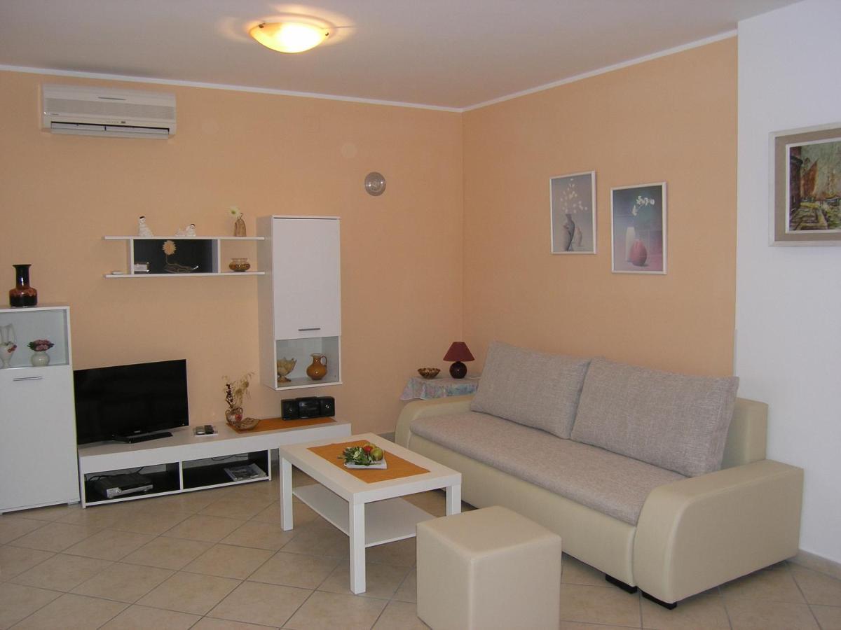 Apartments Biljana For Relaxing Holidays In Baska Eksteriør billede